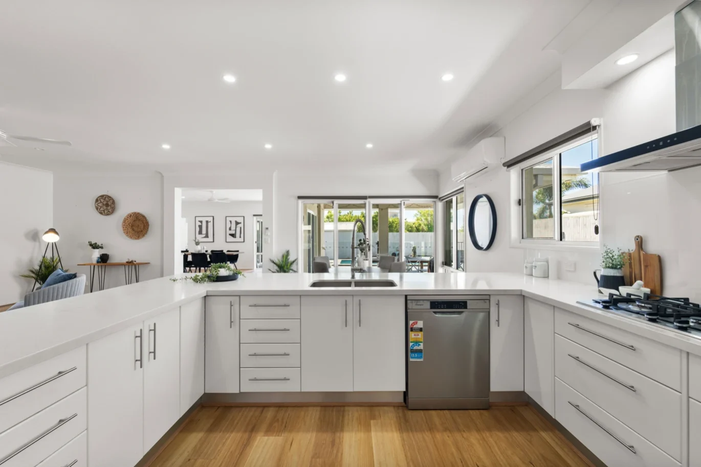 9 Wellington Road, Murrumba Downs 4